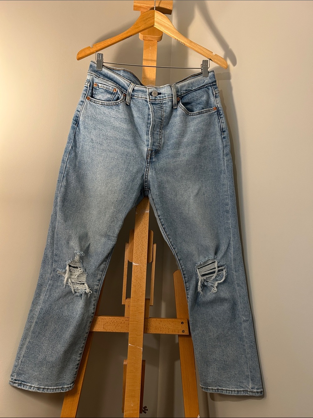 Levi’s | Wedgie Fit Distressed Jeans | W32